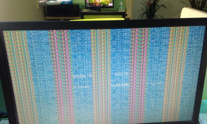 电脑开机花屏水平条纹闪烁怎么办？如何快速解决？