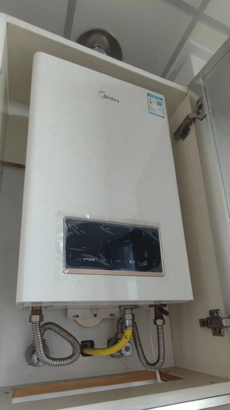 燃气热水器泄漏黄色粘油是为何？如何排查故障？