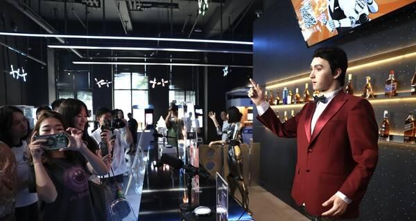 打造全球首家具身智能机器人 4S 店 推出机器人主题餐厅"机器人焰究所"